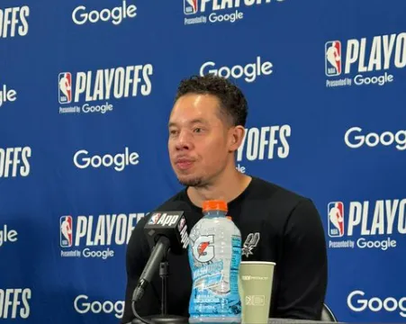 开云体育-米奇：文班今天摔倒时我没有特别紧张，我已学会信任他